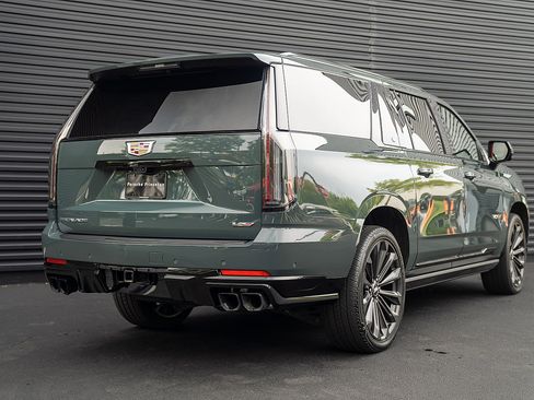 Used 2025 Cadillac Escalade ESV V AWD/4WD image 30