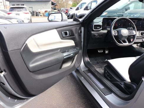 Used 2024 Ford Mustang Premium image 10