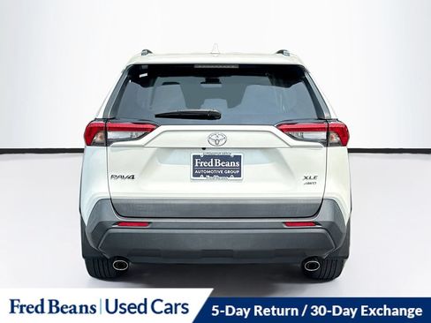 Used 2021 Toyota RAV4 XLE Premium AWD/4WD image 8