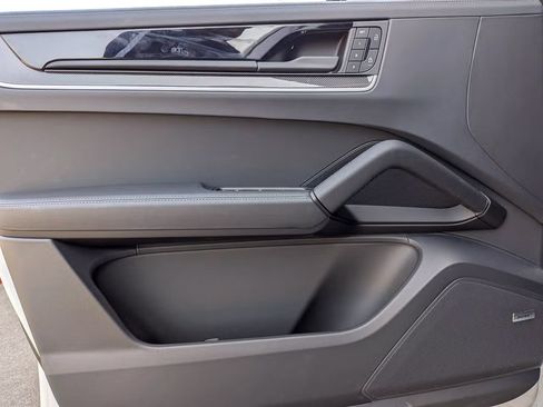 Certified 2025 Porsche Cayenne S AWD/4WD image 14