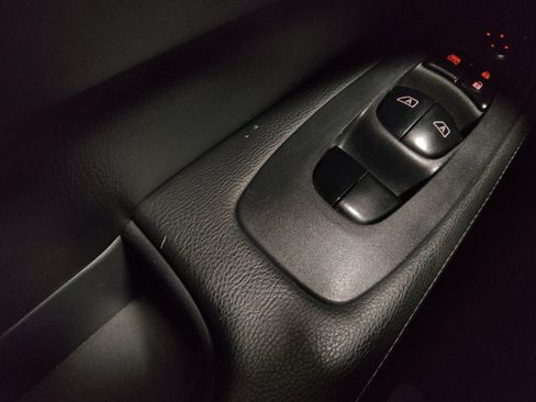 Used 2019 Nissan Pathfinder SL image 27