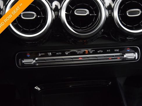 Used 2022 Mercedes-Benz GLB 250 GLB 250 image 32