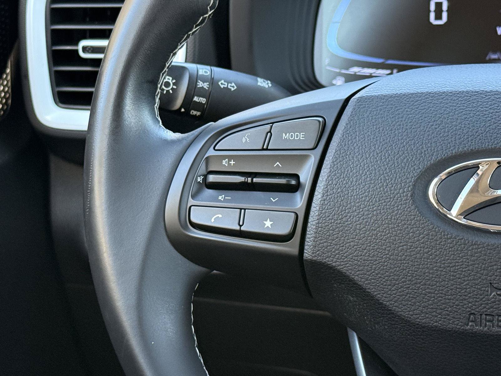 Used 2024 Hyundai Venue Limited FWD image 22