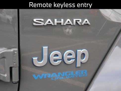 Used 2022 Jeep Wrangler Unlimited Sahara w/ Cold Weather Group AWD/4WD image 10