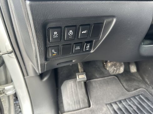 Used 2018 Nissan Pathfinder SL image 24