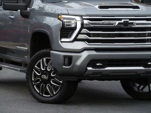 Used 2025 Chevrolet Silverado 3500 High Country w/ High Country Premium Package image 24