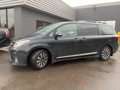 Used 2019 Toyota Sienna Limited image 7