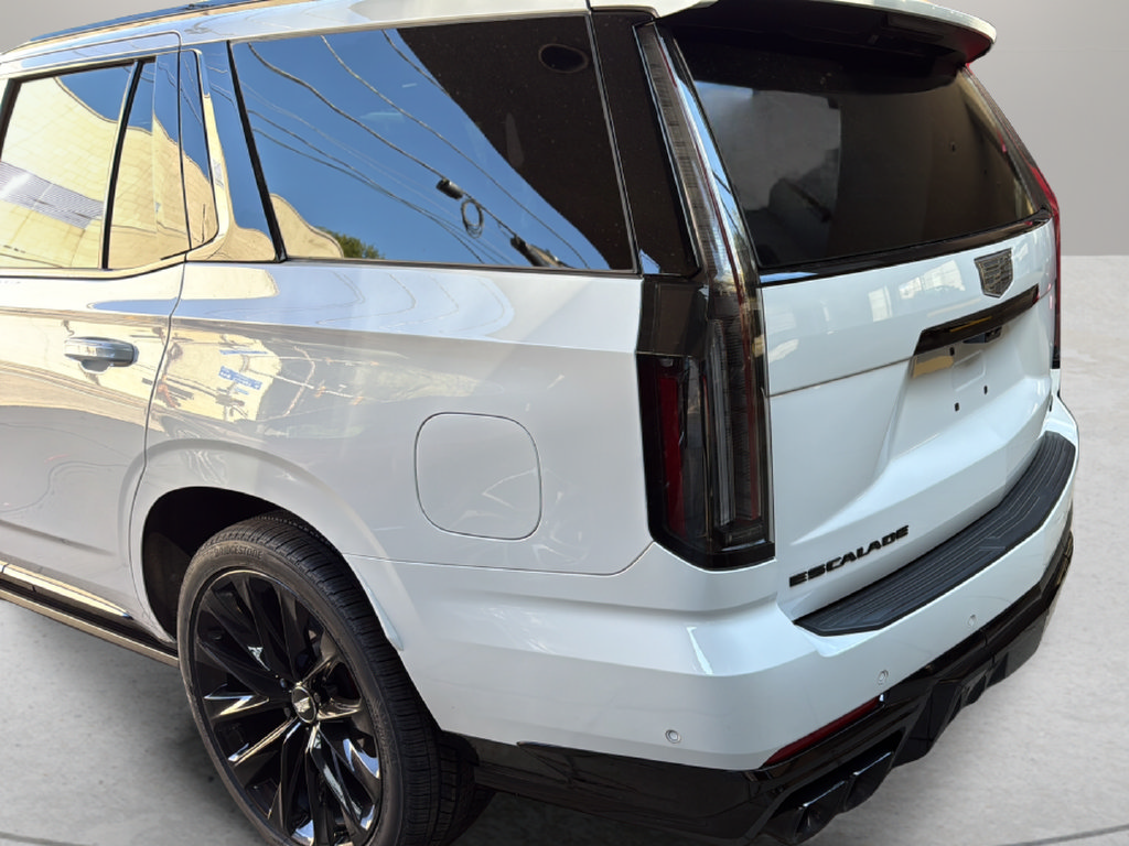 Certified 2026 Cadillac Escalade V w/ LPO, ONYX Package AWD/4WD image 10