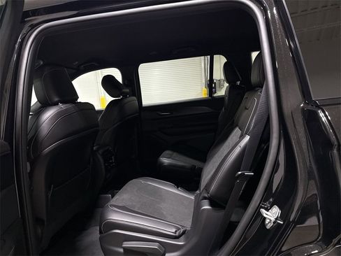 New 2025 Jeep Grand Cherokee L Laredo image 21