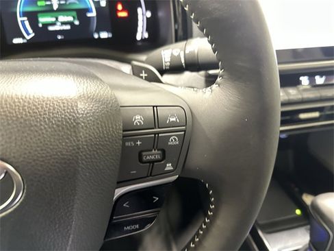 Used 2025 Toyota Camry SE image 39