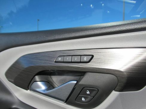 Used 2023 GMC Terrain SLT w/ LPO, Floor Liner Package image 26