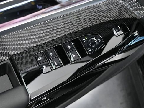 New 2025 BMW 750e xDrive w/ Premium Package image 13