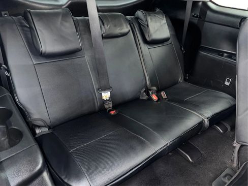 Used 2018 Toyota Highlander LE image 41