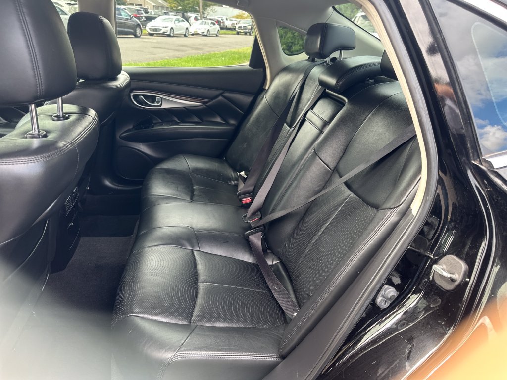 Used 2015 INFINITI Q70 3.7 RWD image 18