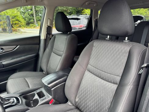 Used 2019 Nissan Rogue SV FWD image 11