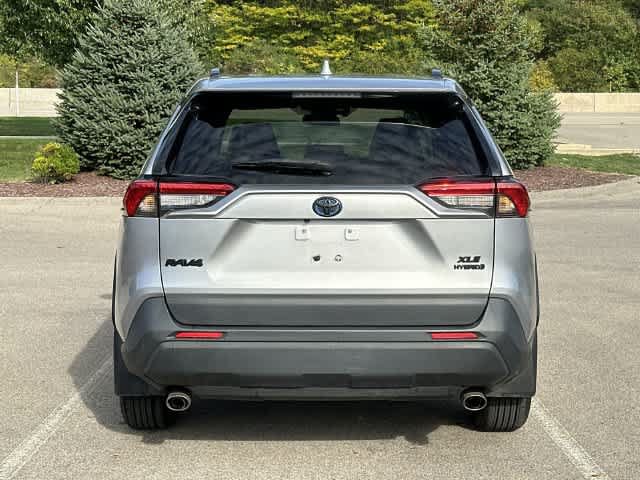 Used 2022 Toyota RAV4 XLE w/ Convenience Package AWD/4WD image 4