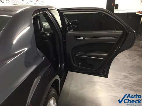 Used 2017 Chrysler 300 C AWD/4WD image 34