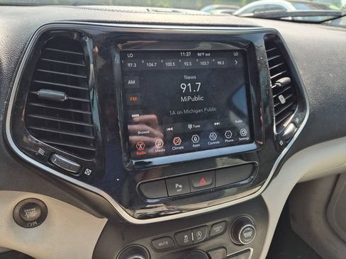 Used 2020 Jeep Cherokee Limited AWD/4WD image 18