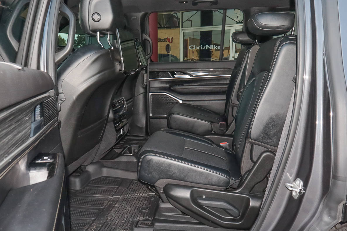 Used 2022 Jeep Wagoneer Series II w/ Convenience Group I AWD/4WD image 8
