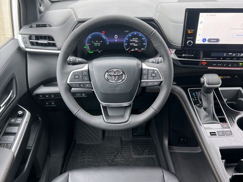 New 2026 Toyota Sienna XLE Woodland Edition AWD/4WD image 14