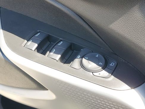 Certified 2025 Chevrolet Trax RS w/ Sunroof Package FWD image 20