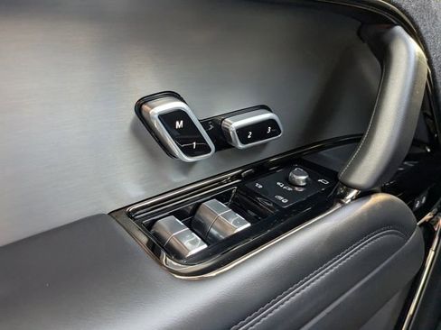 Used 2025 Land Rover Range Rover Sport image 19