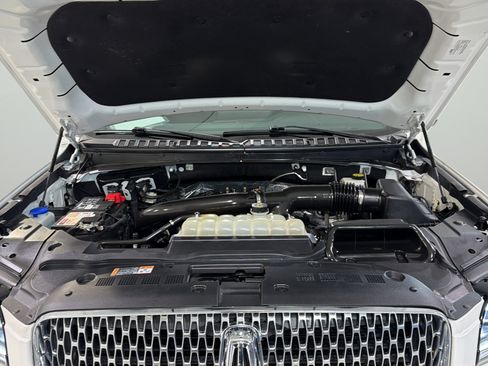 Used 2024 Lincoln Navigator Premiere AWD/4WD image 27