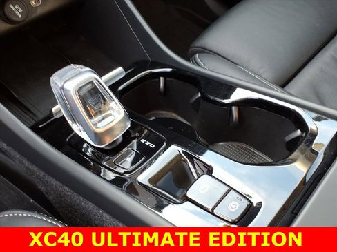 Used 2024 Volvo XC40 B5 Ultimate image 20