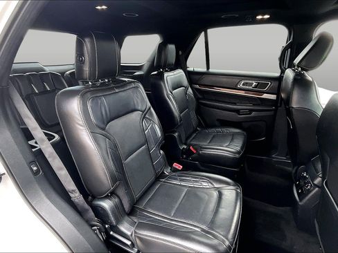 Used 2018 Ford Explorer Platinum image 24