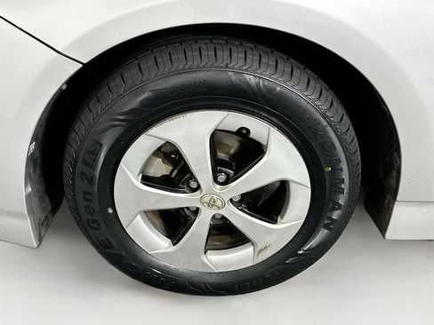Used 2014 Toyota Prius Two FWD image 11