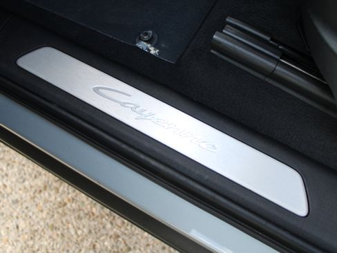 Certified 2025 Porsche Cayenne image 24