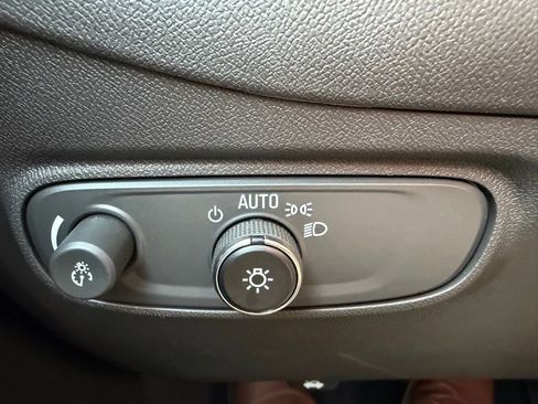 Used 2023 Chevrolet Equinox LT image 30