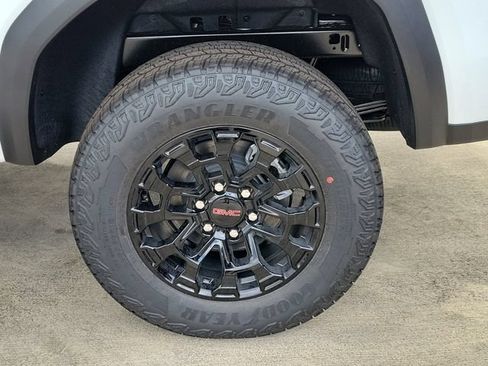 New 2026 GMC Canyon Elevation w/ LPO, Black Badging Package RWD image 5