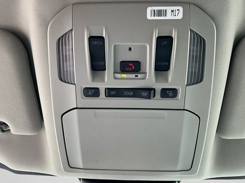 Used 2024 Toyota Highlander XLE AWD/4WD image 21