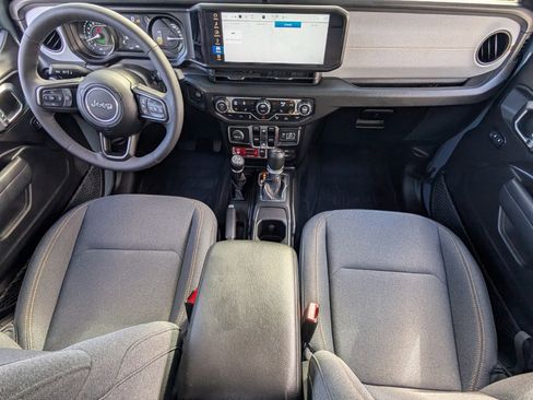 Used 2025 Jeep Wrangler Willys image 10