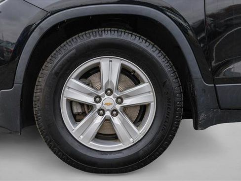 Used 2019 Chevrolet Trax LT w/ LT Convenience Package image 9