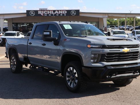 Used 2024 Chevrolet Silverado 2500 Custom w/ Custom Convenience Package AWD/4WD image 1
