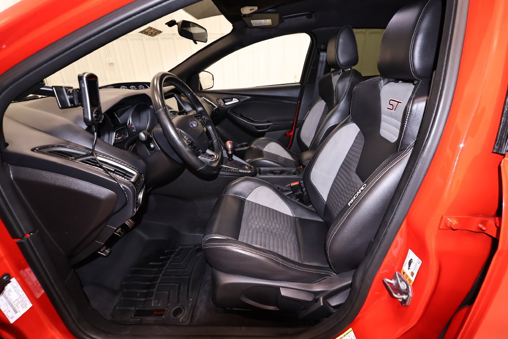 Used 2015 Ford Focus ST w/ Equipment Group 401A FWD image 9