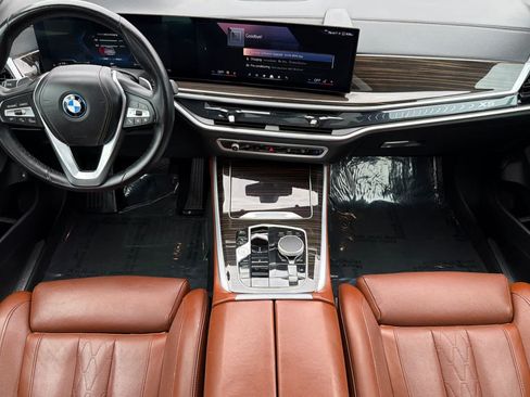 Used 2025 BMW X5 xDrive50e w/ Climate Comfort Package AWD/4WD image 3
