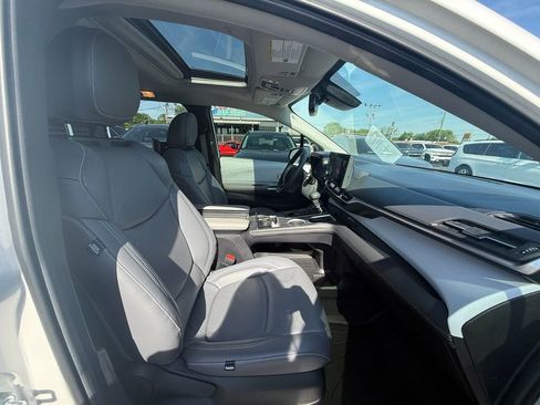 Used 2025 Toyota Sienna LE w/ LE Plus Package image 24