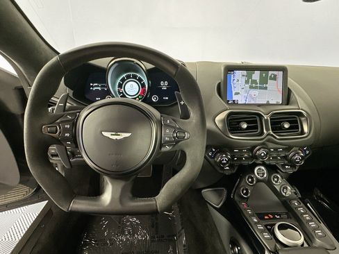 Used 2023 Aston Martin V8 Vantage image 11