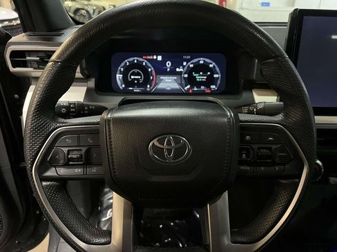 Used 2024 Toyota Tacoma TRD Off-Road image 16