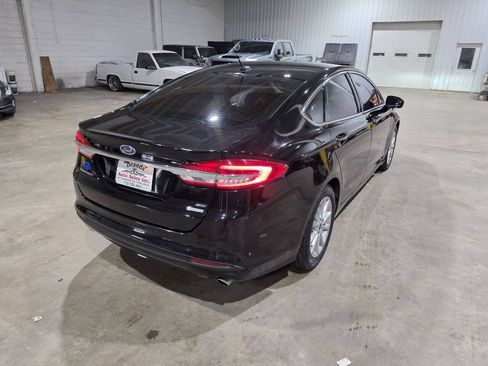 Used 2017 Ford Fusion SE w/ Fusion SE Technology Package FWD image 11