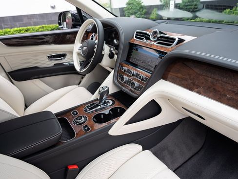 Used 2024 Bentley Bentayga Extended Wheelbase image 48
