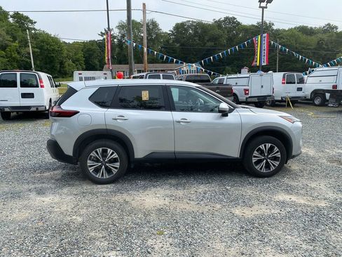 Used 2023 Nissan Rogue SV image 4
