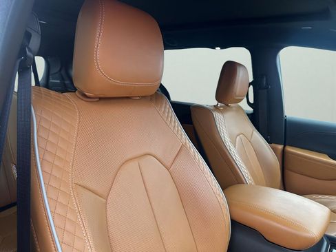 Used 2023 Chrysler Pacifica Pinnacle image 15