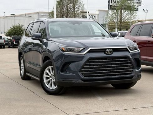 Used 2025 Toyota Grand Highlander FWD image 2