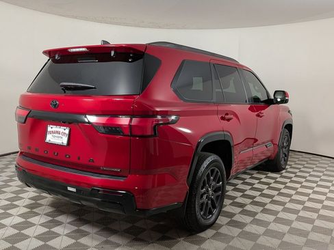 Used 2025 Toyota Sequoia Platinum AWD/4WD image 3