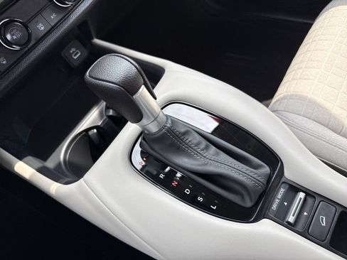 Certified 2025 Honda HR-V LX image 29