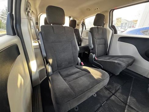 Used 2016 Dodge Grand Caravan SXT image 6